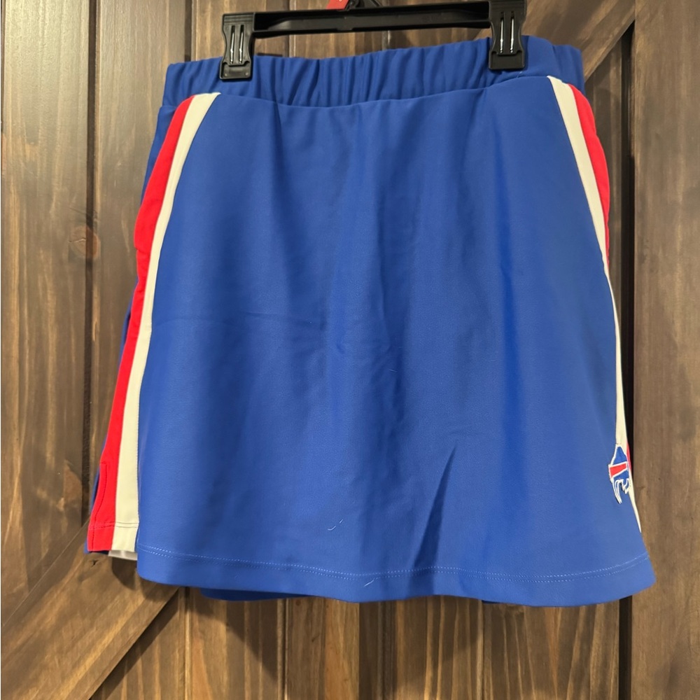 Erin Andrew’s Blue Buffalo Bills Athletic Skirt with Red and White Stripes